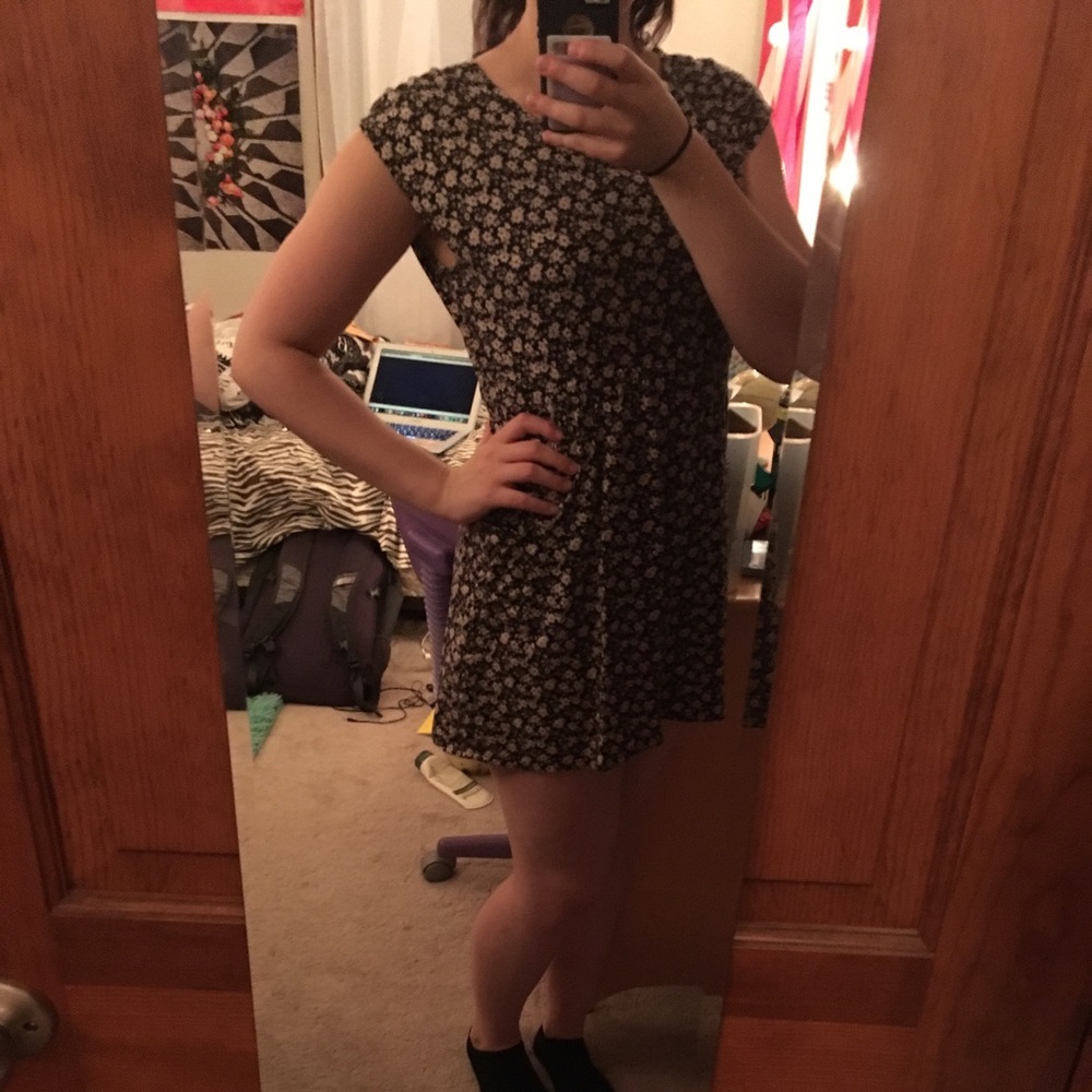 Floral short-sleeved dress with pockets